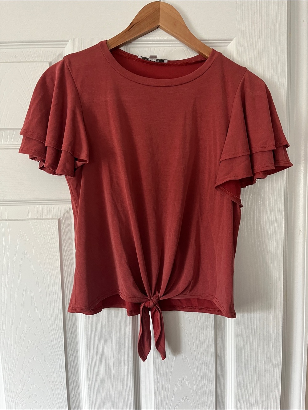 Women’s Ruffle Sleeve Tie-Front Top - Rust Red